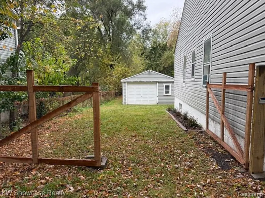 609 Elkinford Drive White Lake Charter Township MI 48383