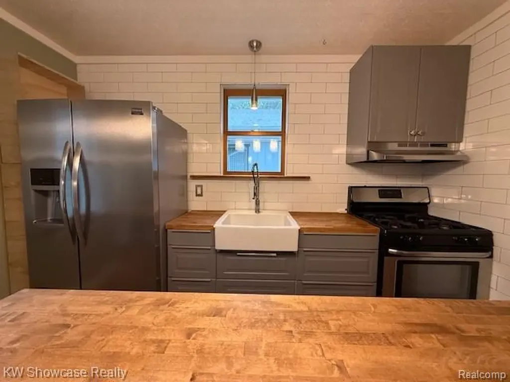 609 Elkinford Drive White Lake Charter Township MI 48383