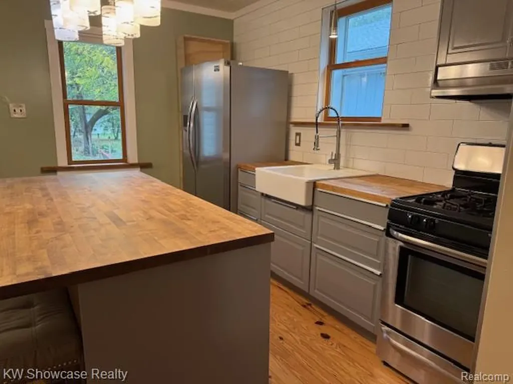 609 Elkinford Drive White Lake Charter Township MI 48383