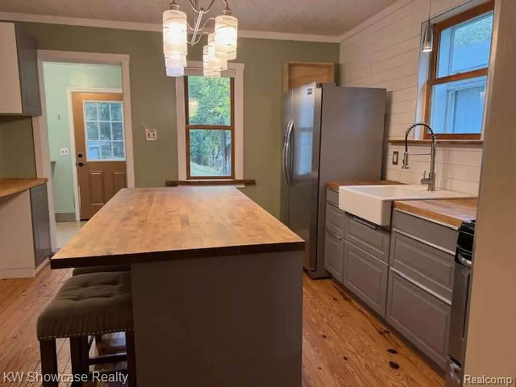 609 Elkinford Drive White Lake Charter Township MI 48383