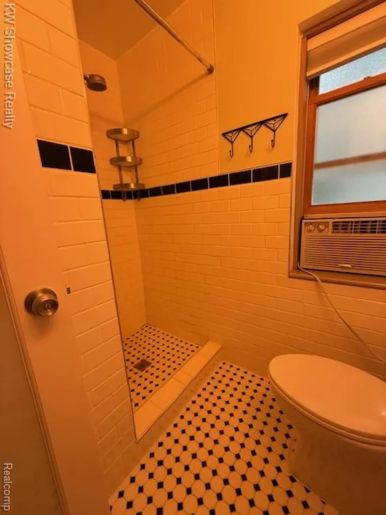 609 Elkinford Drive White Lake Charter Township MI 48383