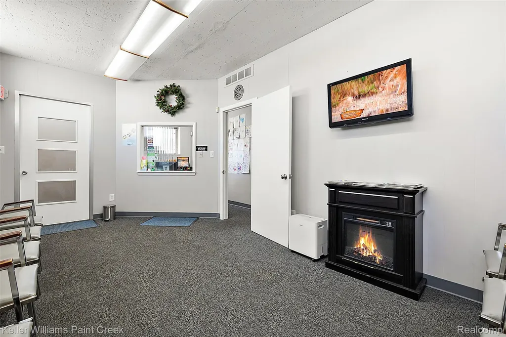 16068 E 8 Mile Road Detroit City MI 48205