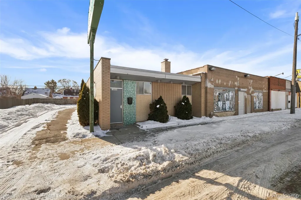 16068 E 8 Mile Road Detroit City MI 48205