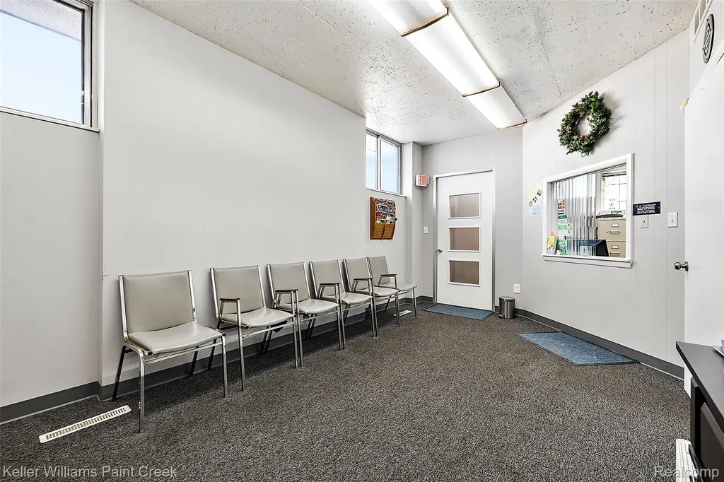 16068 E 8 Mile Road Detroit City MI 48205