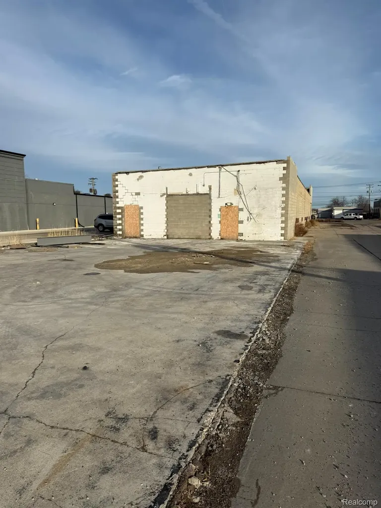 27877 Groesbeck Highway Roseville City MI 48066