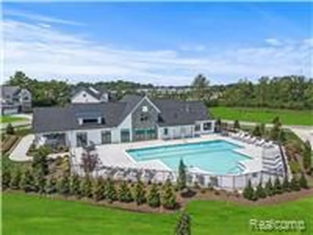 5506 Helmsdale Boulevard West Bloomfield Charter Township MI 48322