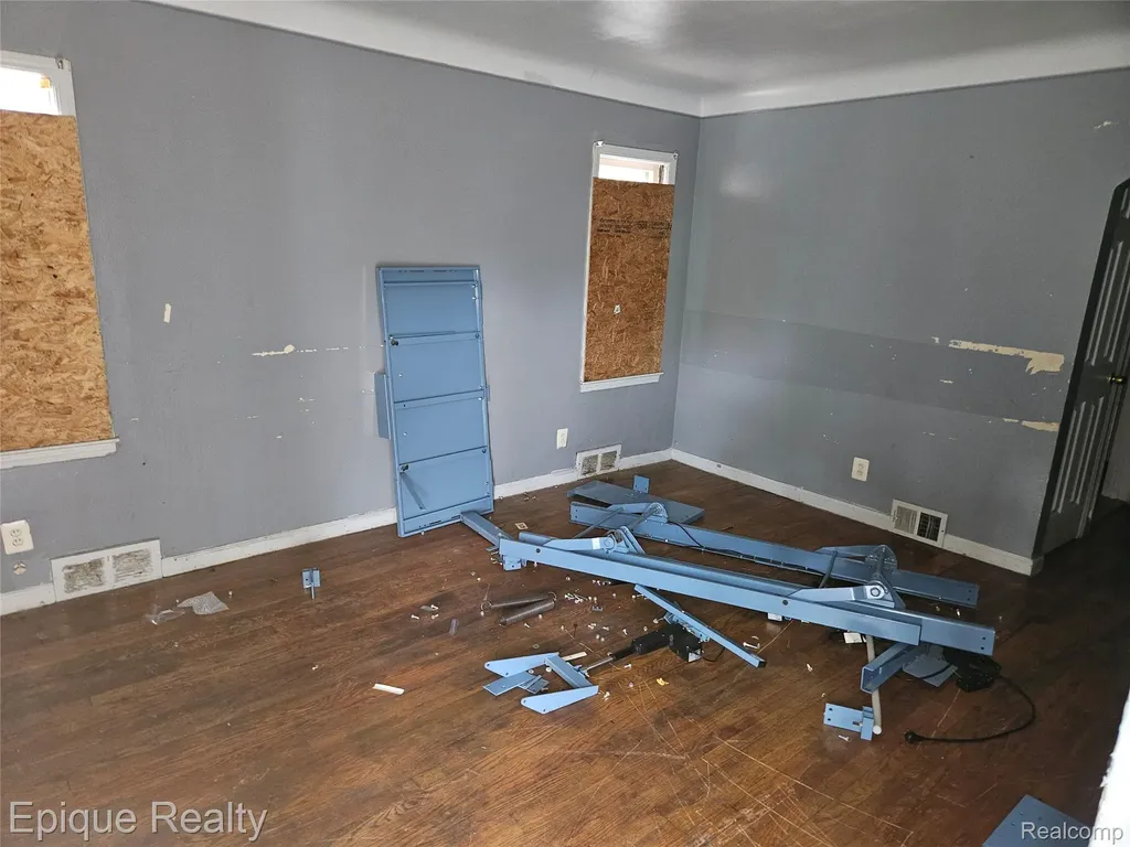 6166 Farmbrook Street Detroit City MI 48224