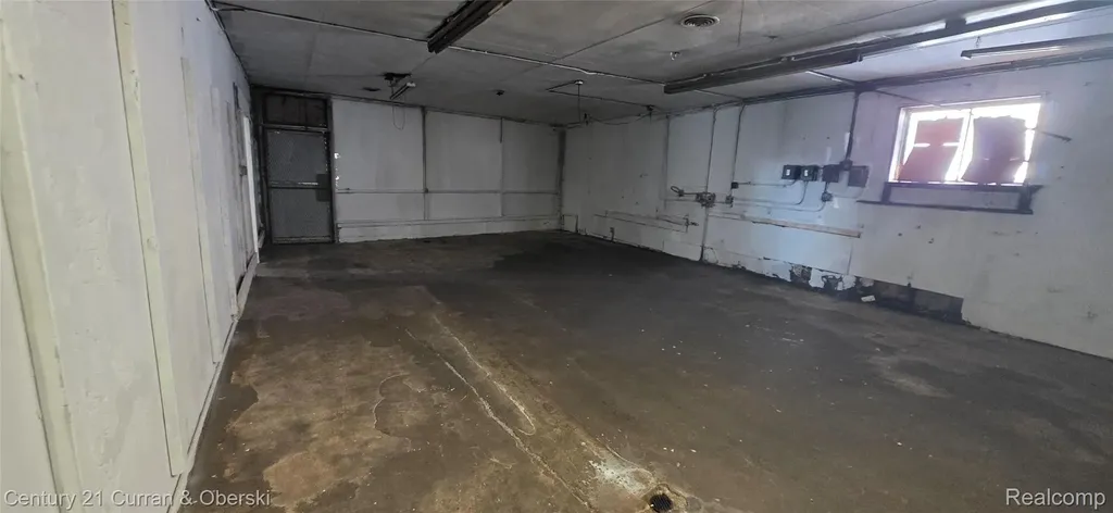 15282 Middlebelt Road Livonia City MI 48154
