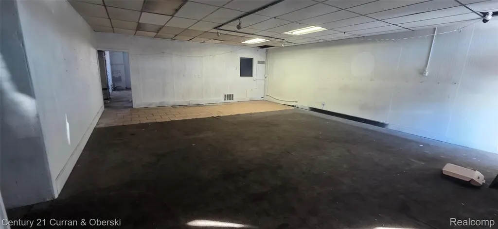 15282 Middlebelt Road Livonia City MI 48154