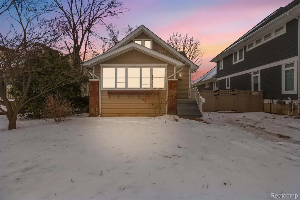 124 E Windemere Avenue Royal Oak City MI 48073