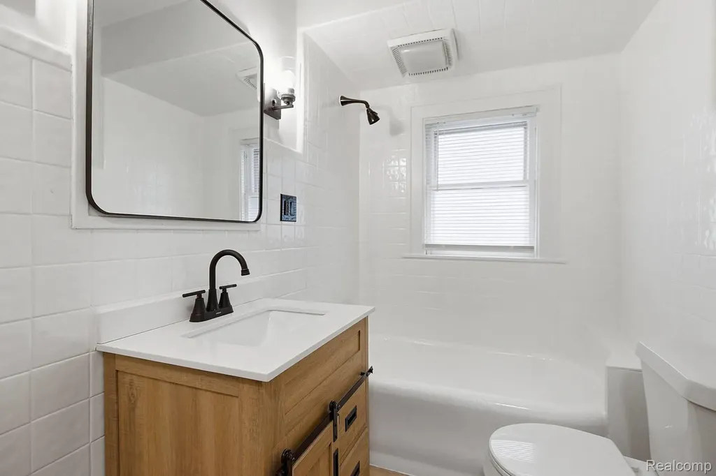 124 E Windemere Avenue Royal Oak City MI 48073