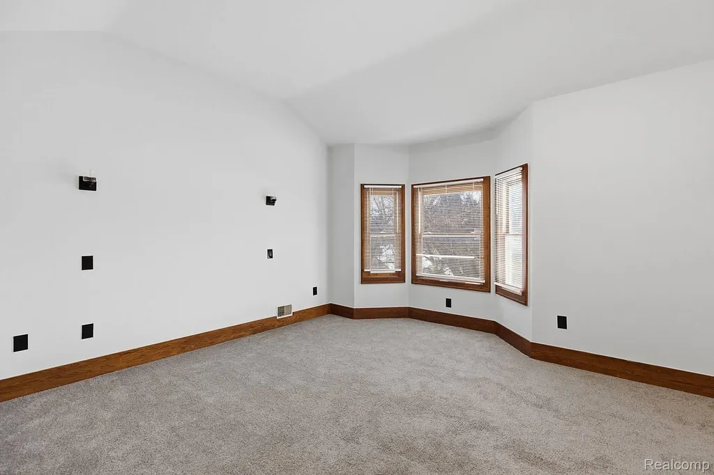 124 E Windemere Avenue Royal Oak City MI 48073