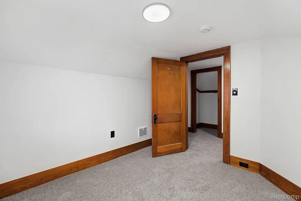 124 E Windemere Avenue Royal Oak City MI 48073
