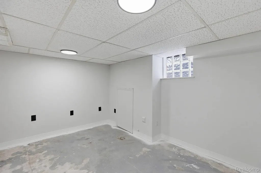 124 E Windemere Avenue Royal Oak City MI 48073