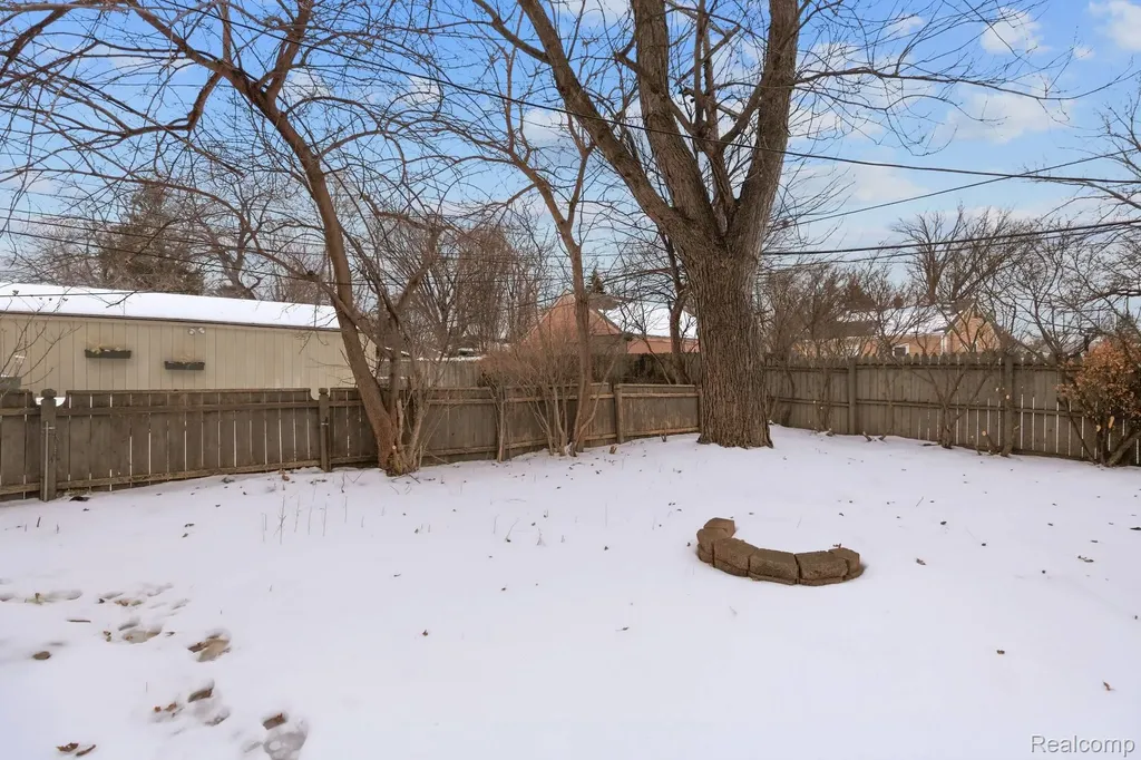 124 E Windemere Avenue Royal Oak City MI 48073