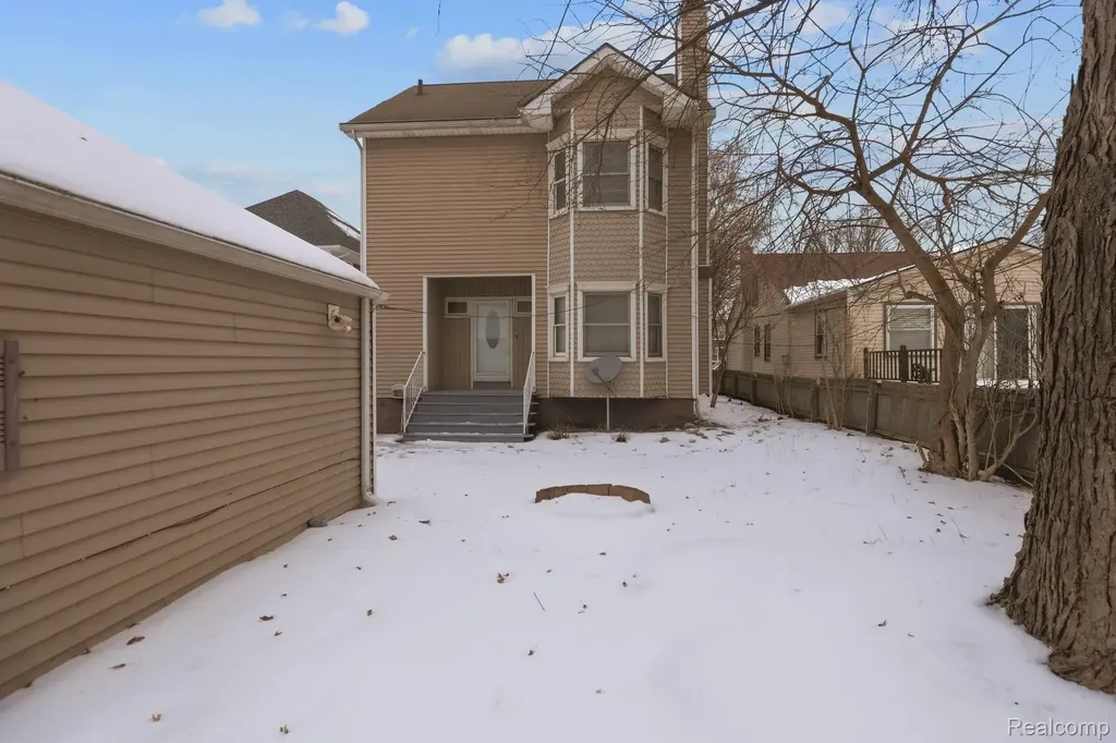 124 E Windemere Avenue Royal Oak City MI 48073