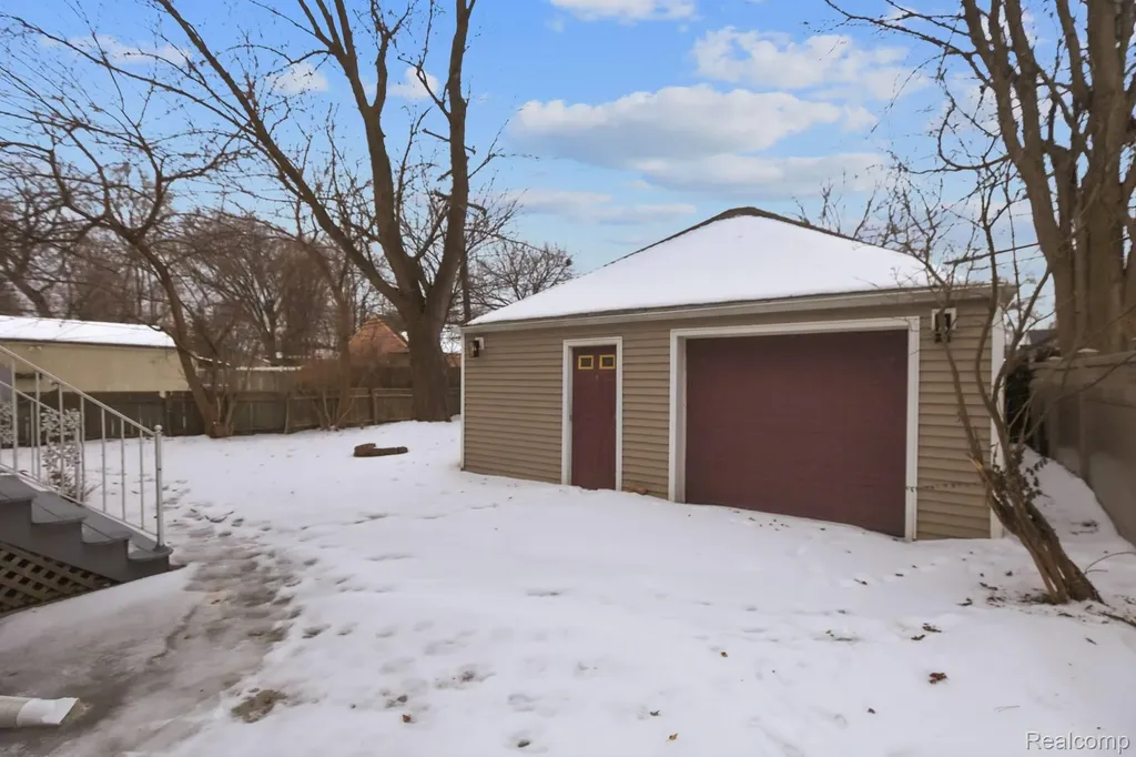 124 E Windemere Avenue Royal Oak City MI 48073