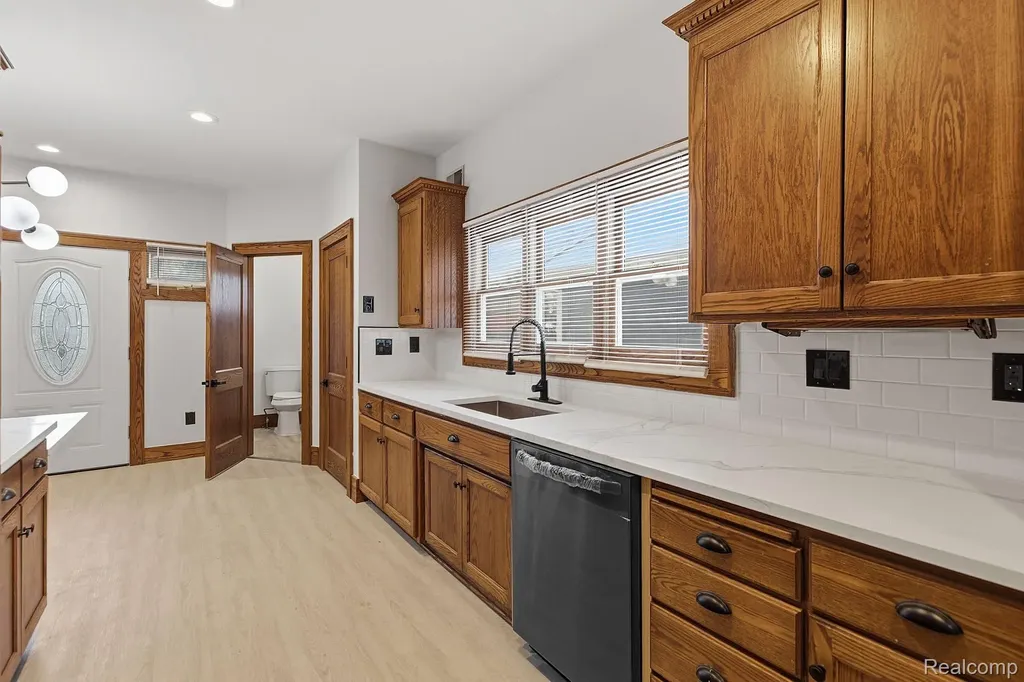 124 E Windemere Avenue Royal Oak City MI 48073
