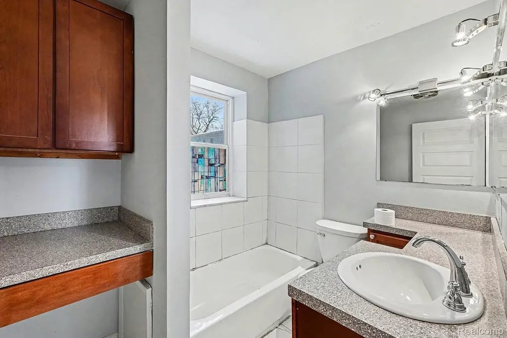 120 Seward Street Detroit City MI 48202