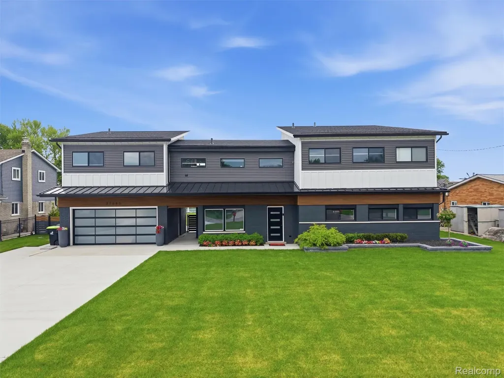 37645 Lakeville Street Harrison Charter Township MI 48045
