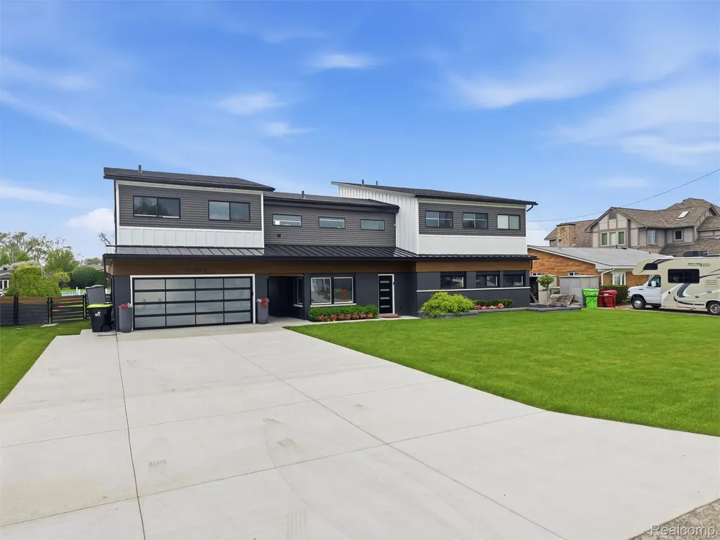 37645 Lakeville Street Harrison Charter Township MI 48045
