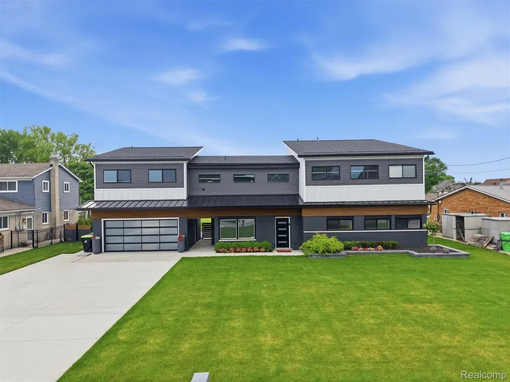 37645 Lakeville Street Harrison Charter Township MI 48045