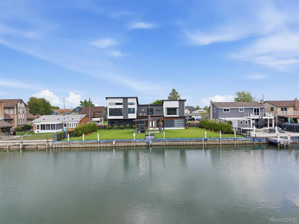 37645 Lakeville Street Harrison Charter Township MI 48045