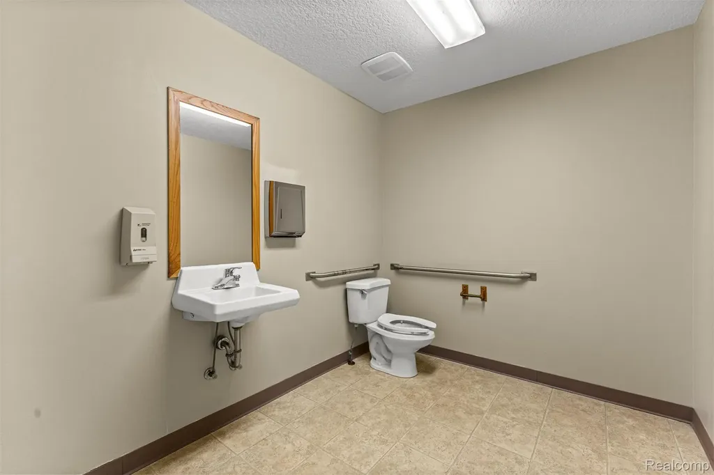 245 E Warwick Drive Alma City MI 48801