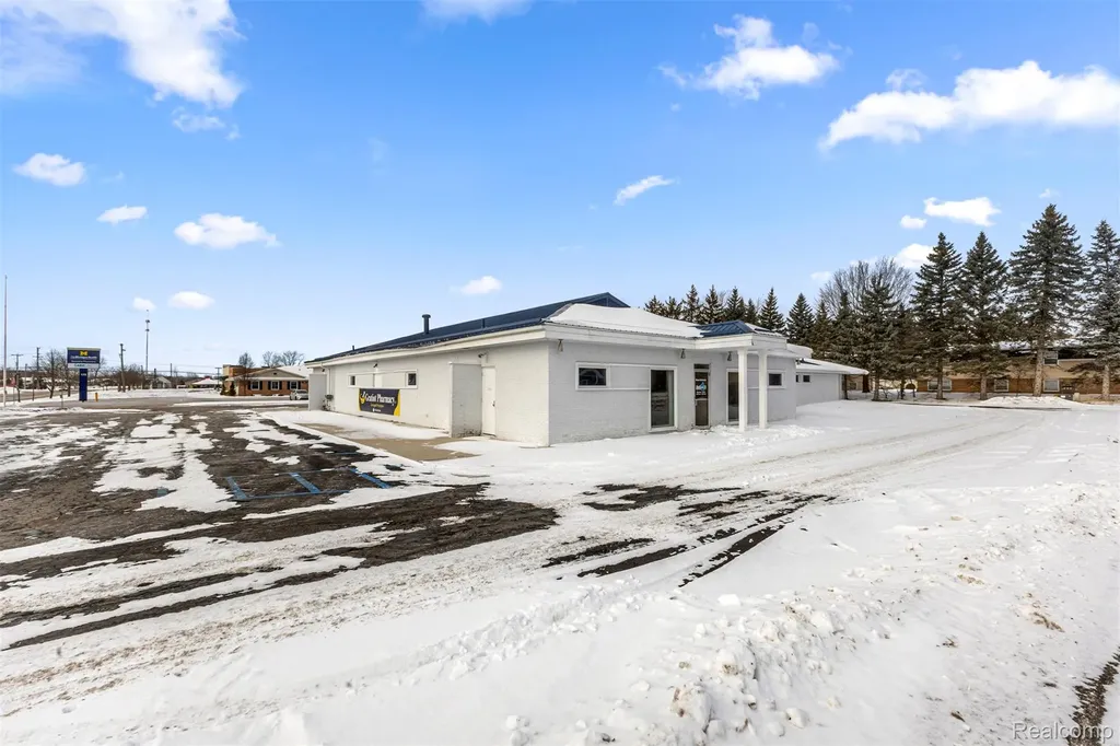 245 E Warwick Drive Alma City MI 48801