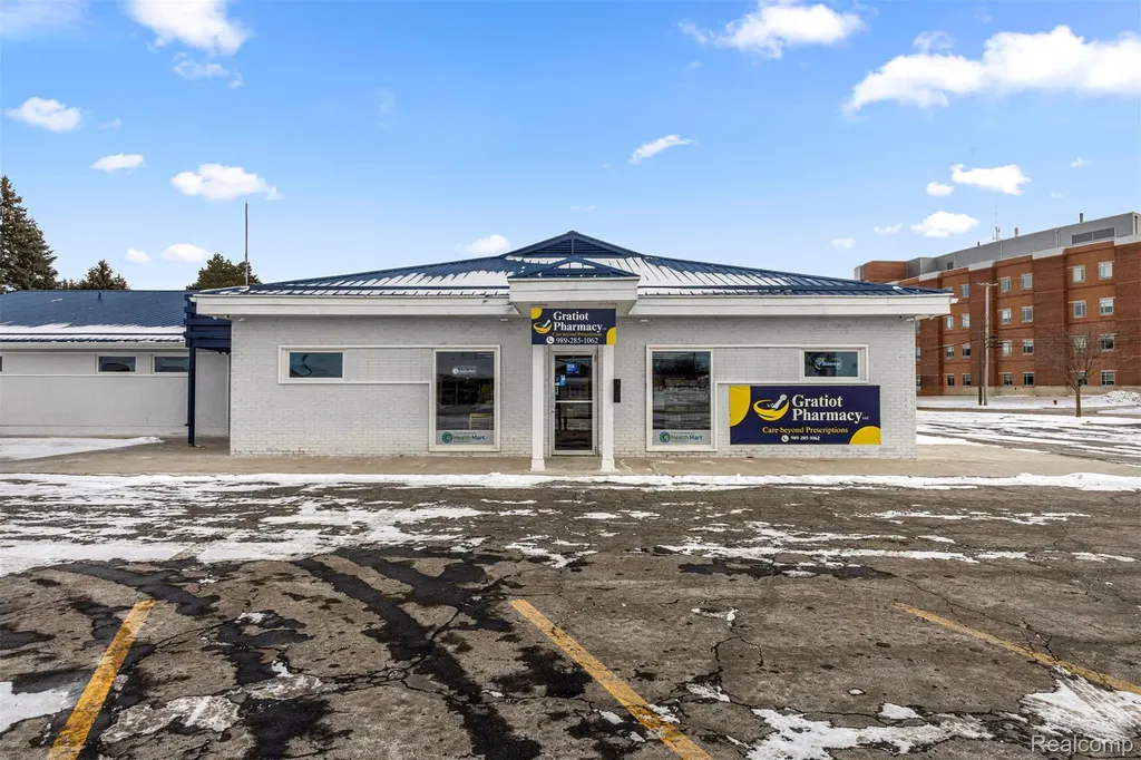 245 E Warwick Drive Alma City MI 48801