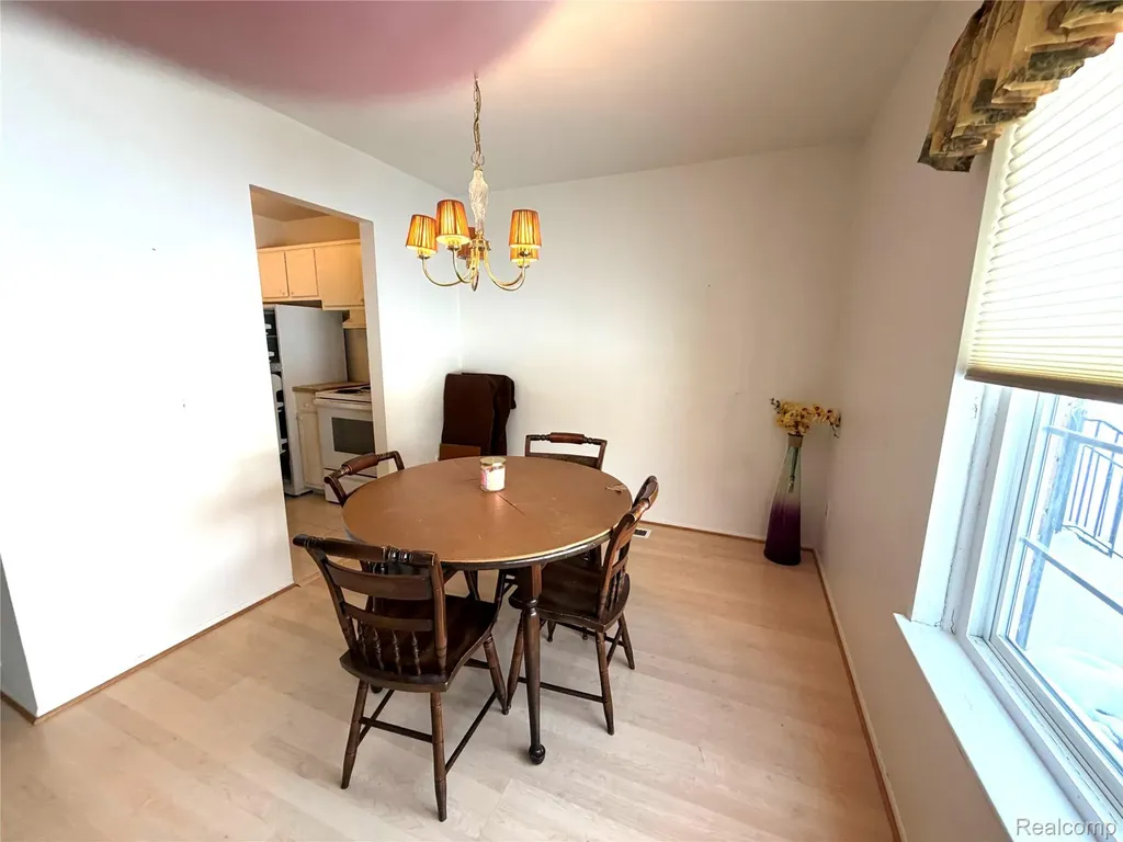 671 E Fox Hills Drive Bloomfield Charter Township MI 48304