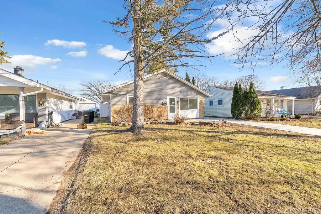 8029 Roosevelt Street Taylor City MI 48180