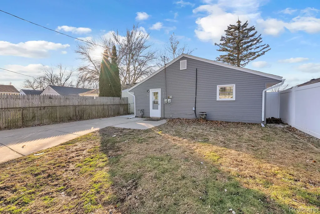 8029 Roosevelt Street Taylor City MI 48180