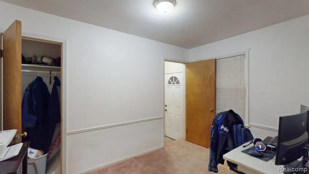 20201 Lochmoor Street Harper Woods City MI 48225