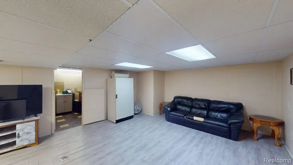 20201 Lochmoor Street Harper Woods City MI 48225
