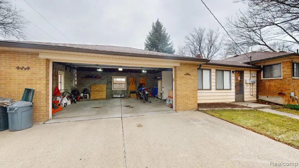 20201 Lochmoor Street Harper Woods City MI 48225