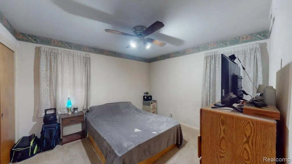 20201 Lochmoor Street Harper Woods City MI 48225