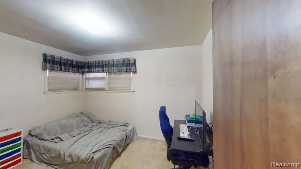 20201 Lochmoor Street Harper Woods City MI 48225