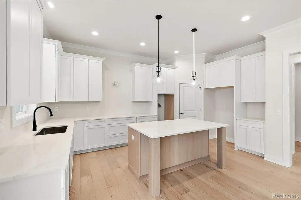 17824 Biscayne Drive Macomb Township MI 48042