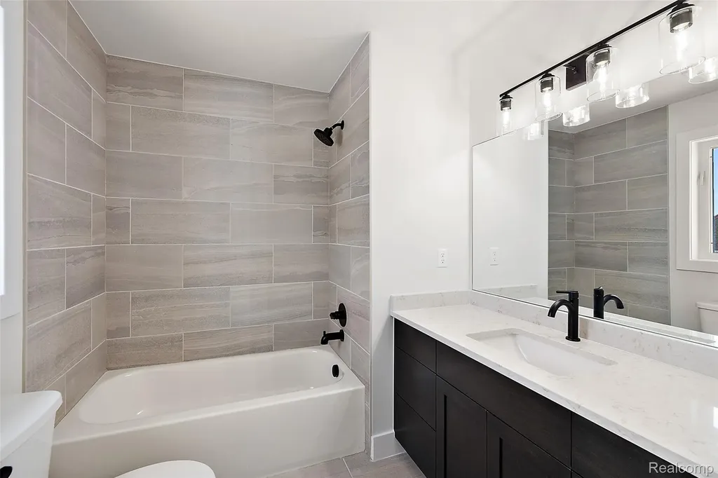 17824 Biscayne Drive Macomb Township MI 48042