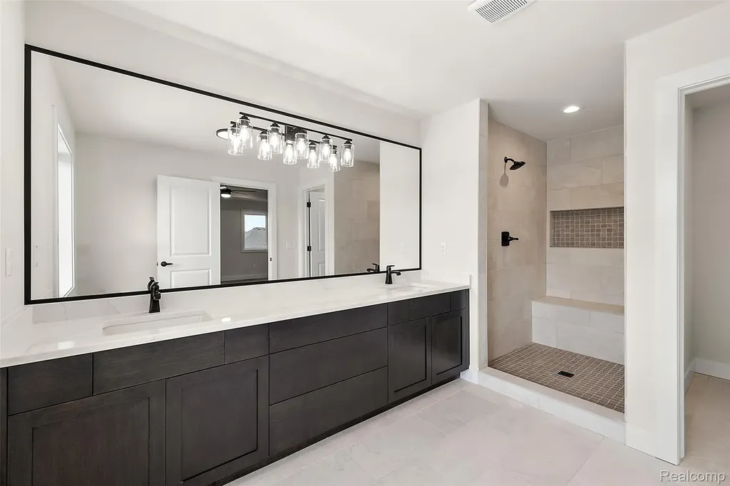 17824 Biscayne Drive Macomb Township MI 48042
