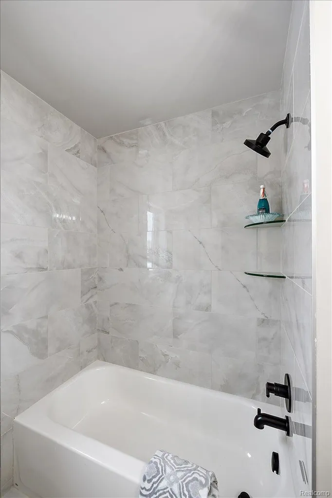 17827 Biscayne Drive Macomb Township MI 48042