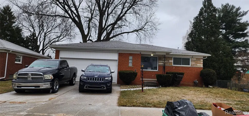 21792 Elmwood Avenue Eastpointe City MI 48021