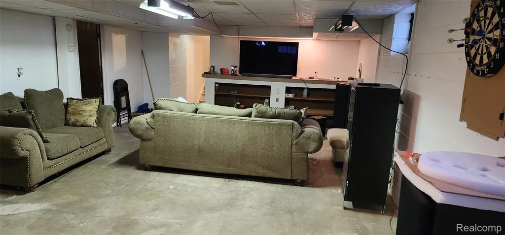 21792 Elmwood Avenue Eastpointe City MI 48021