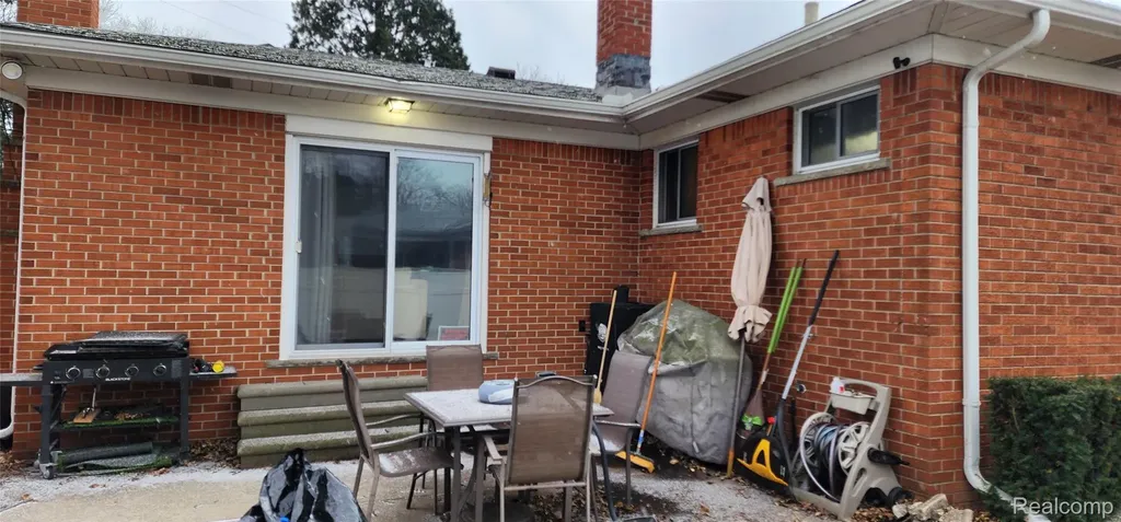 21792 Elmwood Avenue Eastpointe City MI 48021