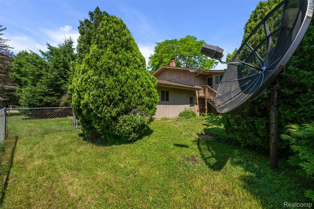 7427 Emerson Washington Township MI 48094