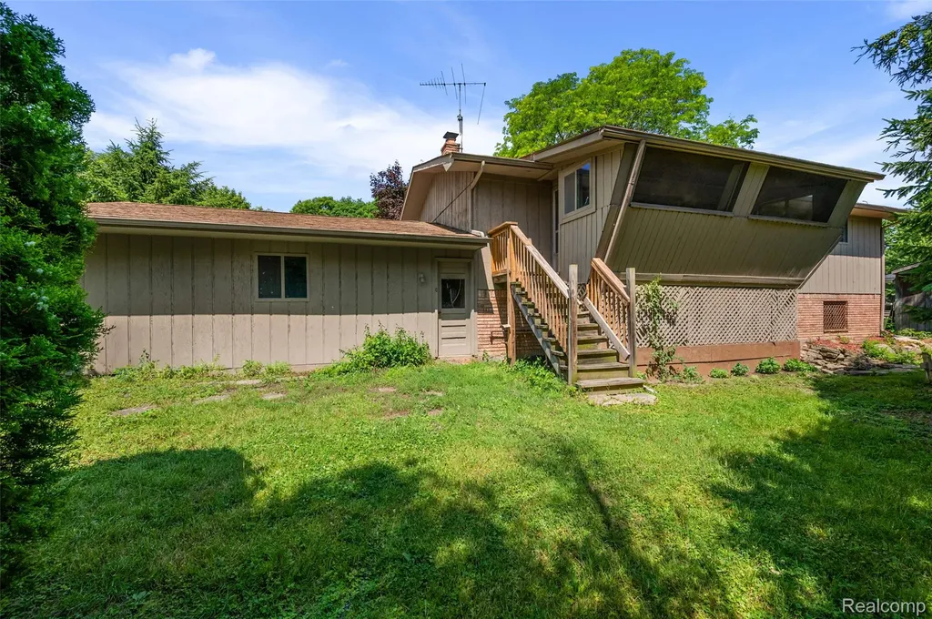 7427 Emerson Washington Township MI 48094