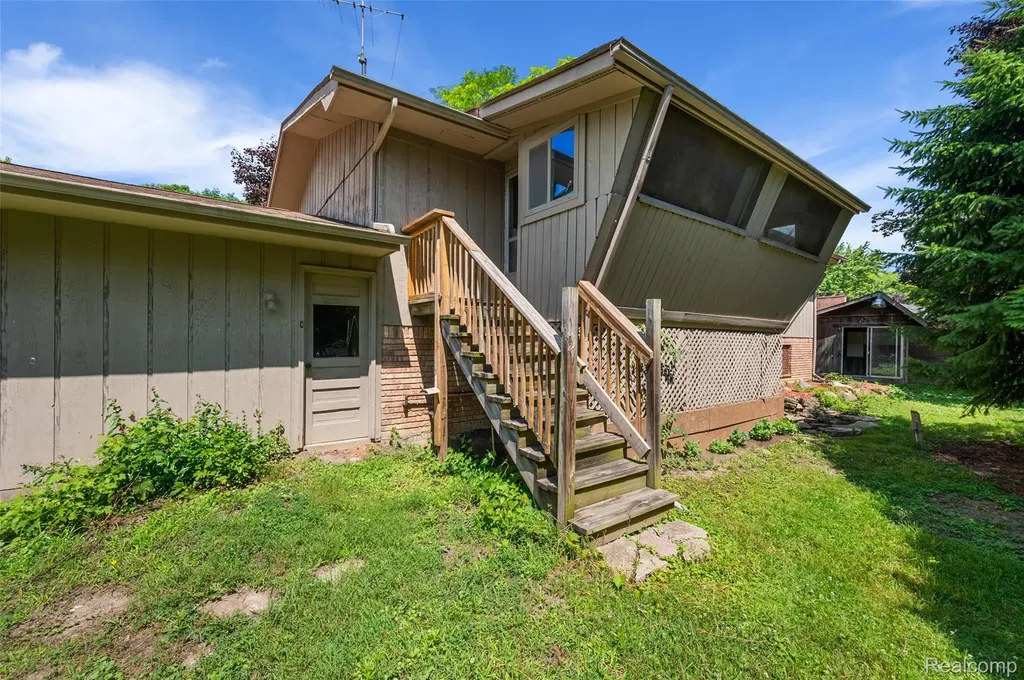 7427 Emerson Washington Township MI 48094
