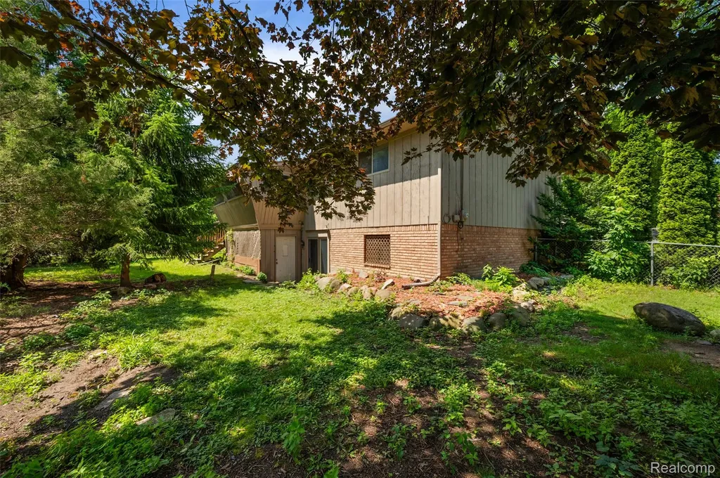 7427 Emerson Washington Township MI 48094