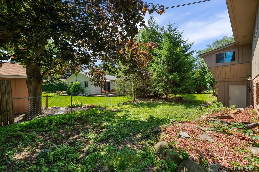 7427 Emerson Washington Township MI 48094